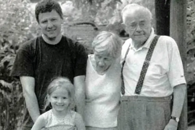 Stanislav Lem dengan keluarga