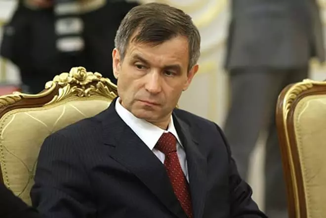 Político Rashid Nurgaliyev.