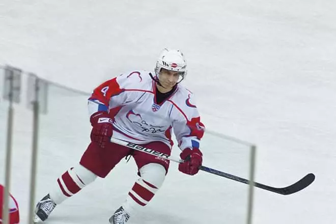 Rashid Nurgaliiyev se fanatik nan Hockey