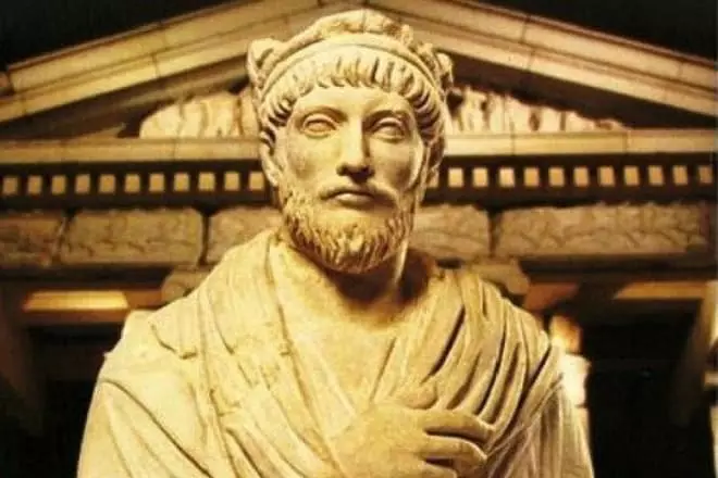 Flavius ​​केलावी जुलिय (जुलियन धर्मविहीन)