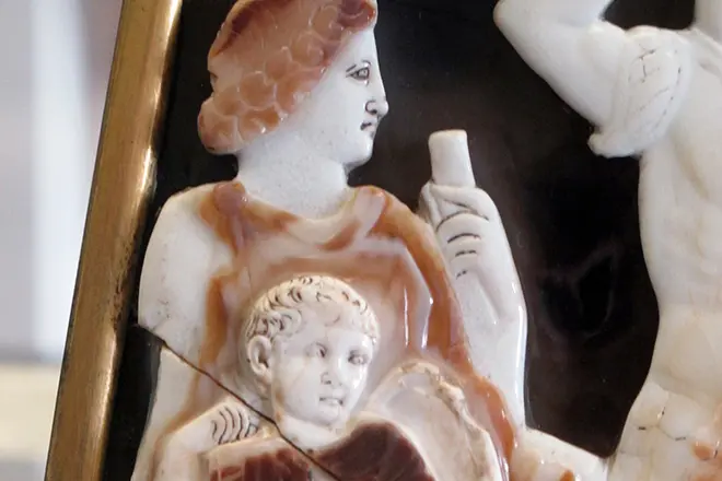 Калигула және оның анасы Агриппина аға