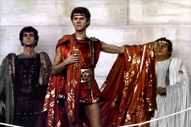 Caligula - Biografia, zdjęcie, życie osobiste, deska, śmierć 15120_8