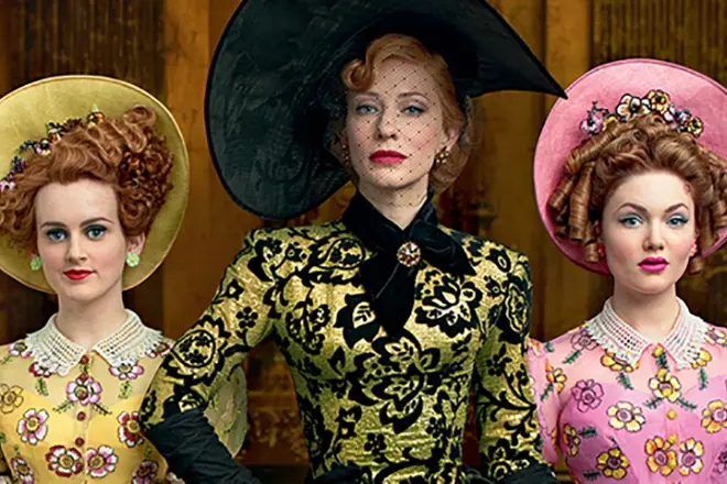 Sophie Makscher, Kate Blanchett sy Hollide Granger ao amin'ny sarimihetsika "Cinderella"