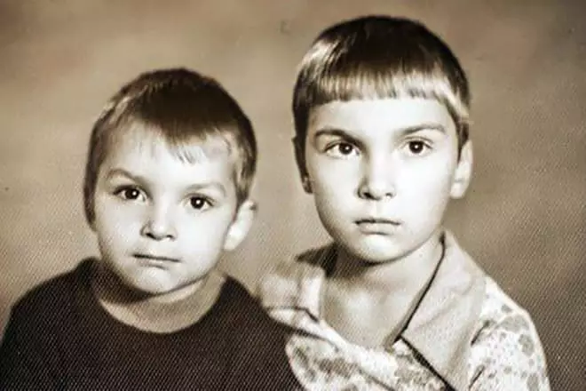 Mikhail Gorenev และ Alexey Gorshev ในวัยเด็ก