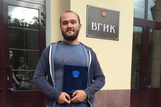 Rodion Tolokn tốt nghiệp từ VGIK