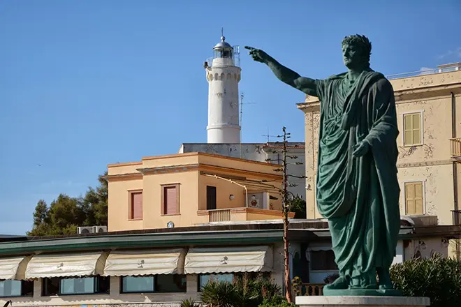 Nero雕像