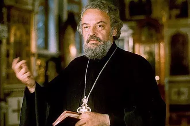 Priester Alexander Minus.