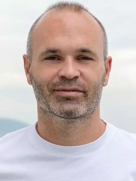 Andres Iniesta - Biografie, viață personală, fotografie, știri, film "erou neașteptat", fotbal, vin, carte 2021