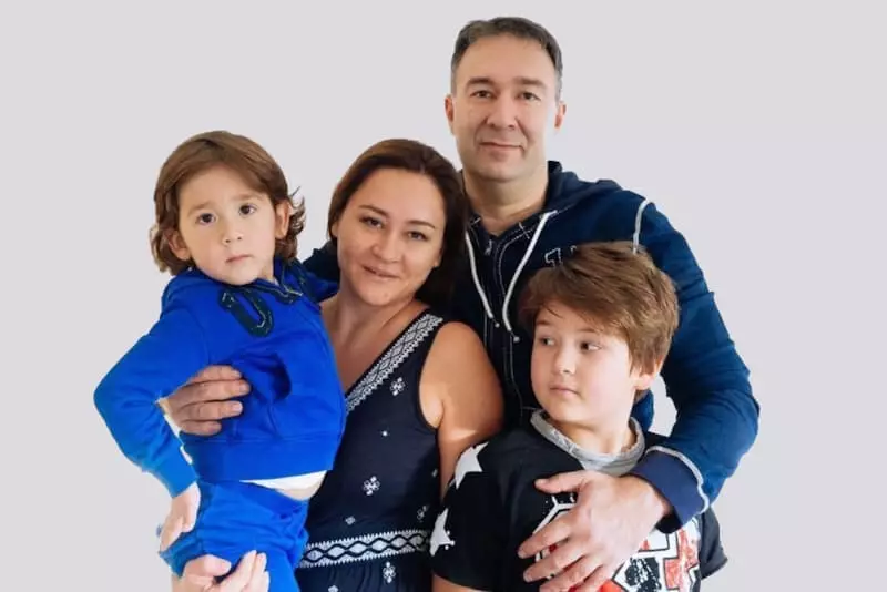 Дмитриј Леус со семејството