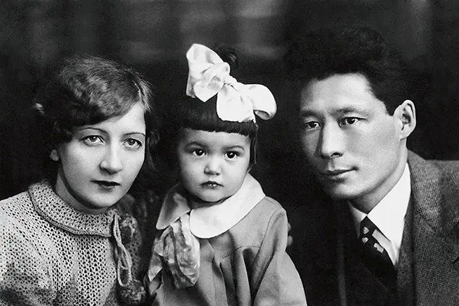 Kunna Ignatova in childhood with parents