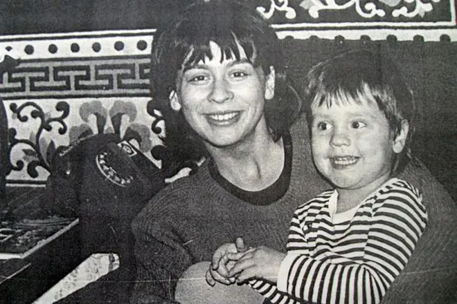 Elmira Bikbova avec fils Pete