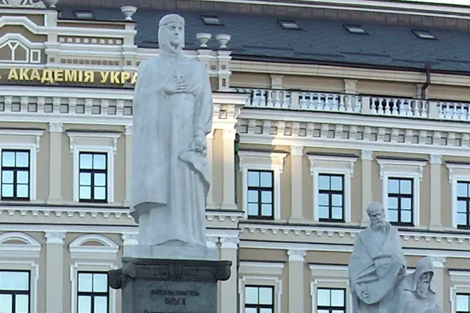 Knyagin olga的纪念碑在基辅