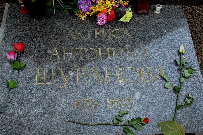 La tomba d'Antonina Shuranova