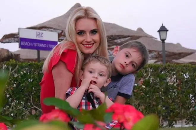Irina Fitishin avec des enfants