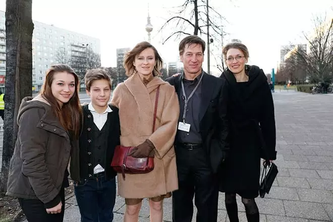 Tobias Maretti dengan keluarga