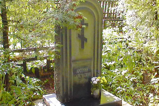 قبر آرسني تاركوفسكي