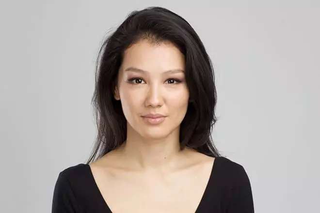 Aktris Aruzhan Jazilbekova