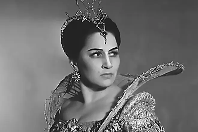 خواننده اپرا Irina Arkhipova به عنوان Marina Mnishek