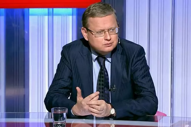 TV 발표자 Mikhail Delyagin.
