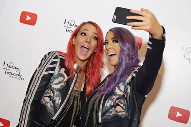 Jenna Marbles and her wax figure in Madame Tussao Museum