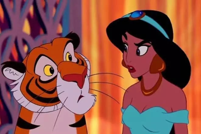 Jasmine i la seva mà de tigre de mà