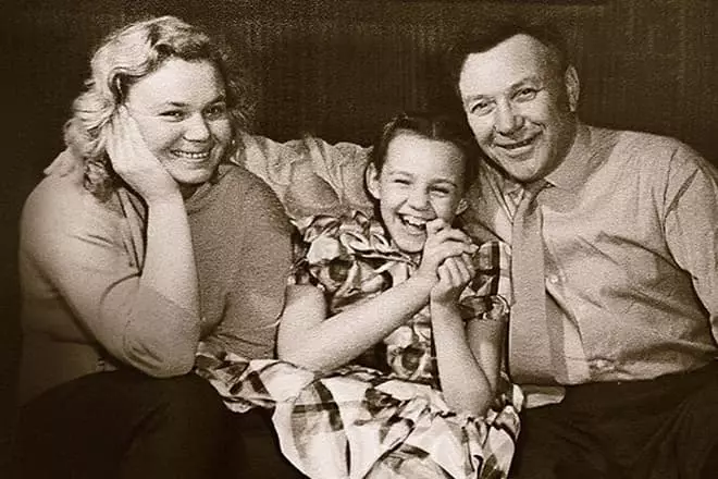 Boris Chirkov koos oma naise ja tütrega