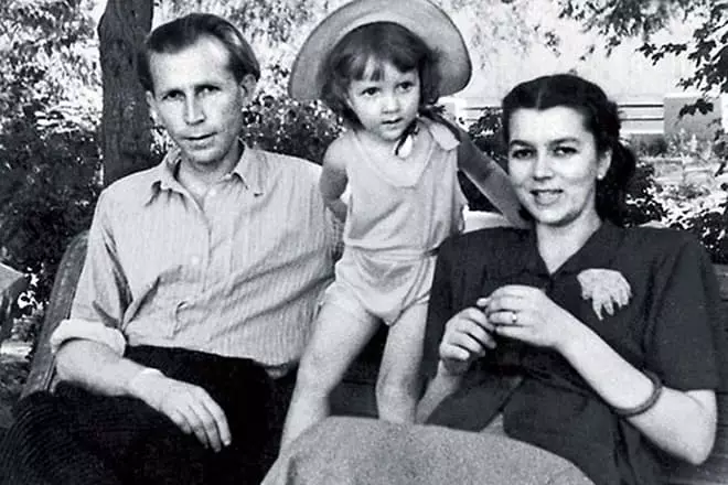 Ivan Lapikov con sua moglie e sua figlia