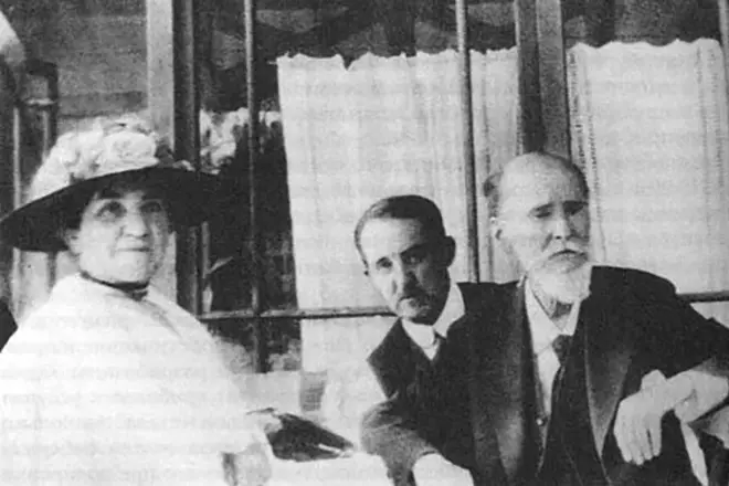 Karl Faberge su savo žmona ir sūnumi Eugeniju