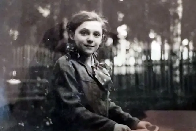 Paola Volkov ในวัยเด็ก