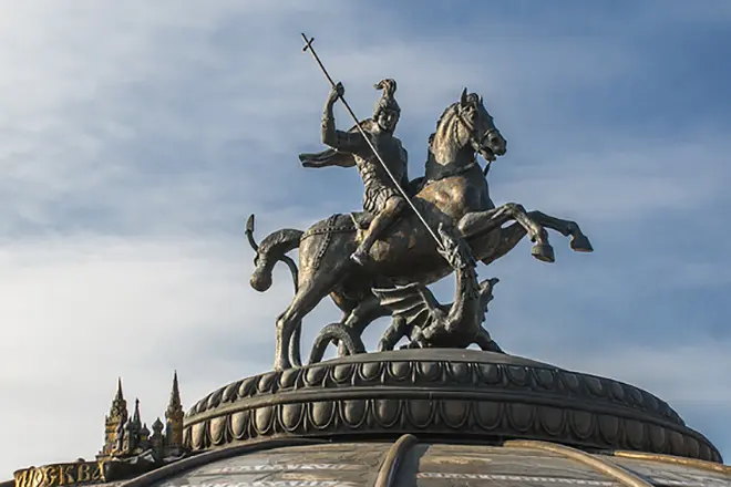 Moskova'da George Muzaffer Anıtı