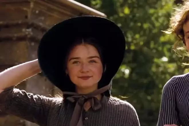 Jessica Barden dans le film "loin de l'emballage désemparé"