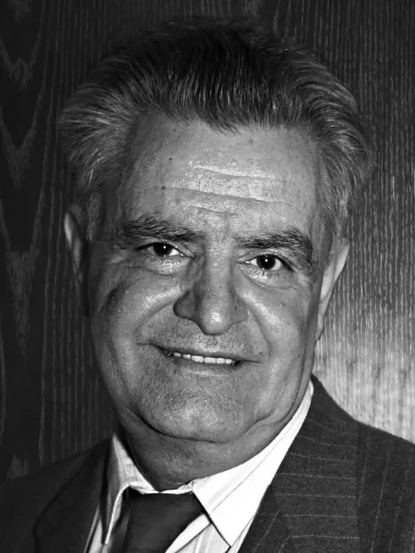 Fazilija Iskander - biografija, fotografija, osebno življenje, knjige, smrt