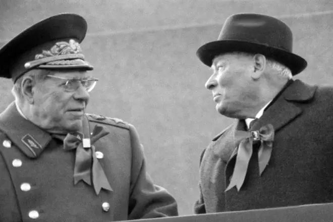 Dmitry Ustinov e Konstantin Chernenko