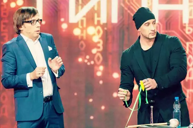 Maxim Galkin ve Isa Bagirov Show'da "Hipnoz Altındaki Yıldızlar"