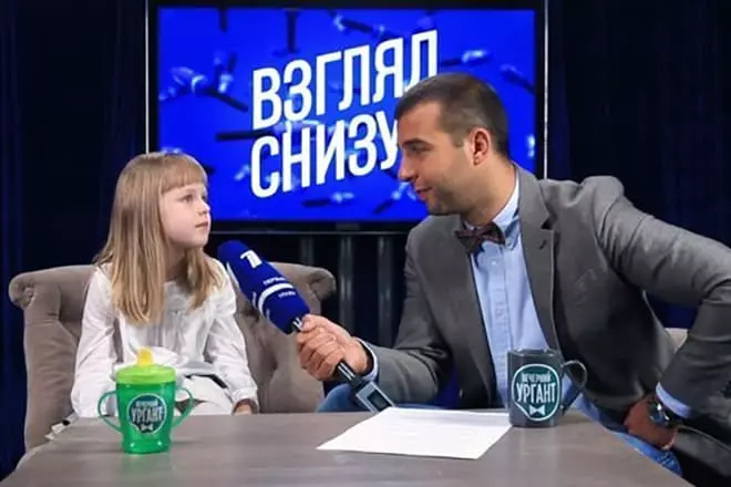 Sofia Fedorova en Ivan Urgant yn 'e show "jûn Urgring"