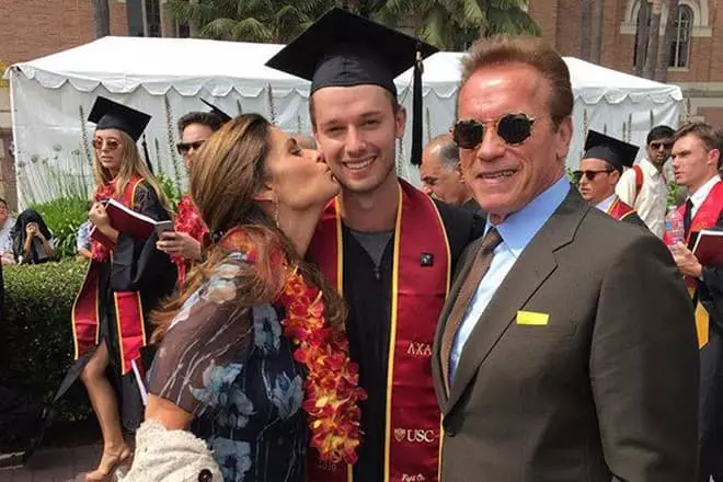 Patrick Schwarzenegger dengan orang tua