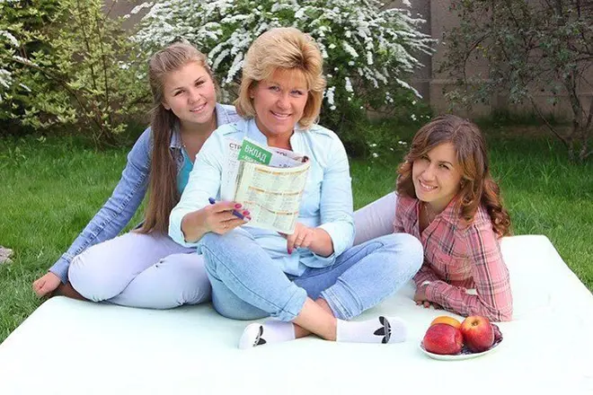 Daria Virolainen con mamá y hermana