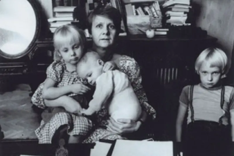 Lyudmila Petrushevskaya ბავშვებთან ერთად