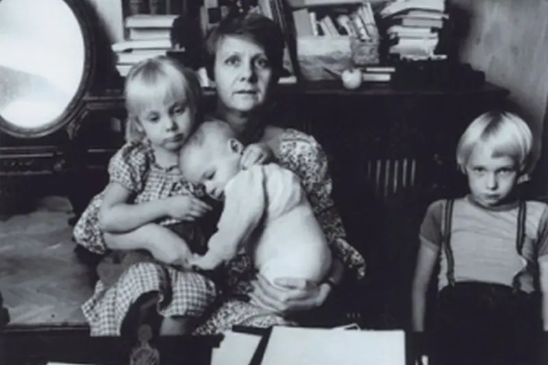 Lyudmila Petrushushevskaya avec enfants