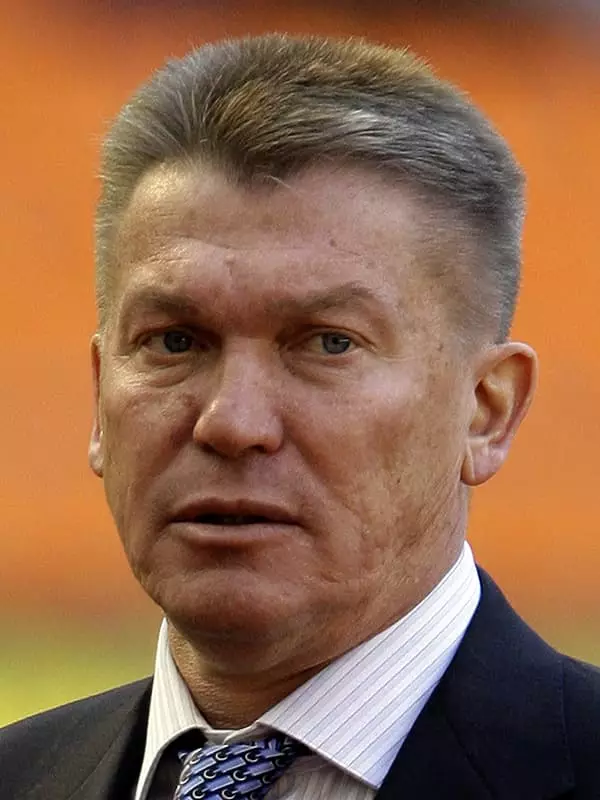 Oleg Blokhin - Biografia, foto, vida personal, notícies, futbol 2021