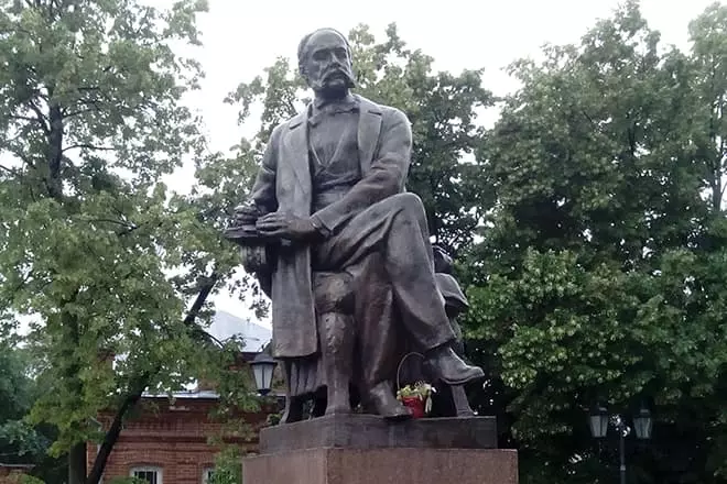 Ivan Goncharov emlékműve Ulyanovskban
