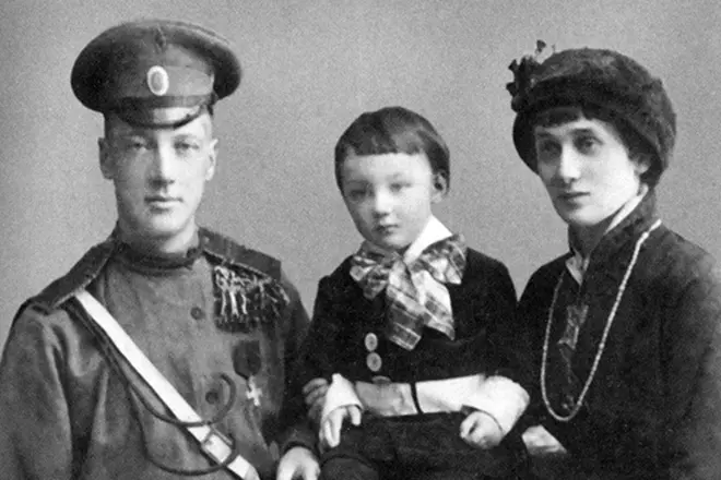 Lev Gumilev s starši