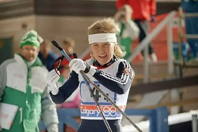 滑雪者Anfisa Rubezova.