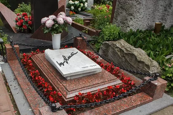 Tomb of Yuri Nagin