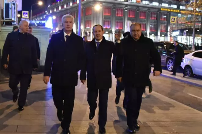 Pavel Livinsky i Sergey Sobyanin inspeccionen la millora dels carrers de Moscou