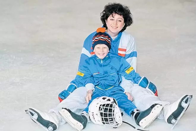 Елена Клокова със сина си