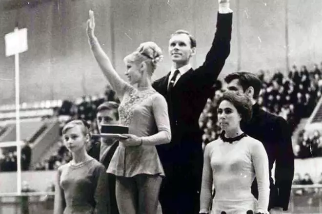 Lyudmila Belousova at Oleg Protopopov sa Podie.