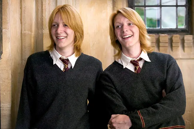 Oliver Phelps sy James Phelps ao amin'ny sarimihetsika hoe "Harry Potter sy amboara afo"