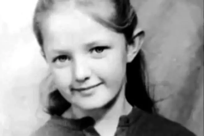 Bonnie Tyler in childhood