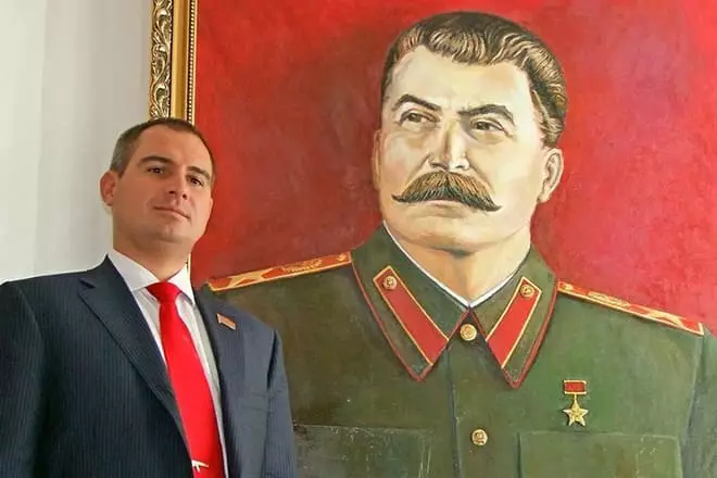 Maxim Surajkin en Portret van Stalin